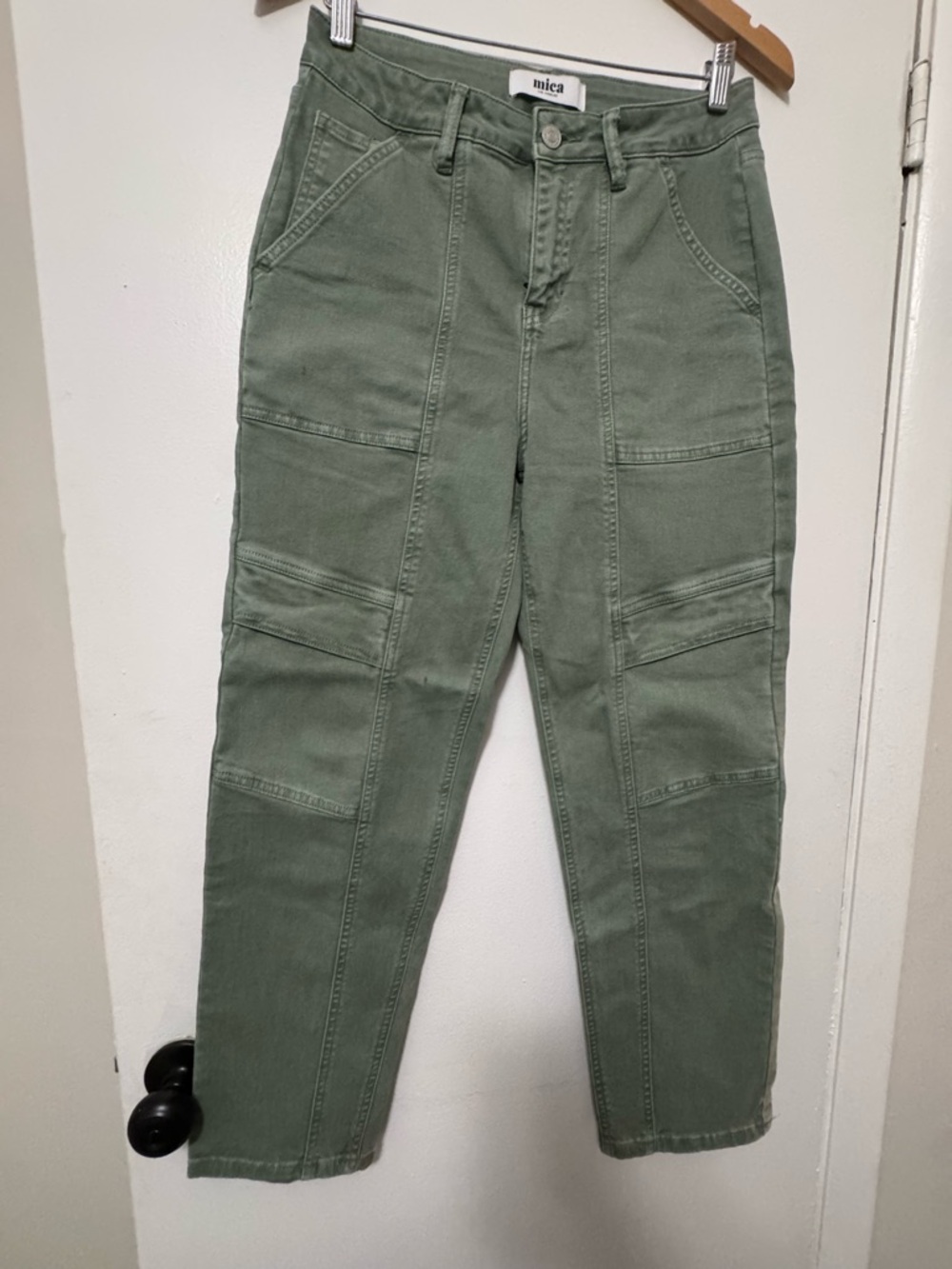 Cropped Straight Stretch Pant
MICA DENIM Pants